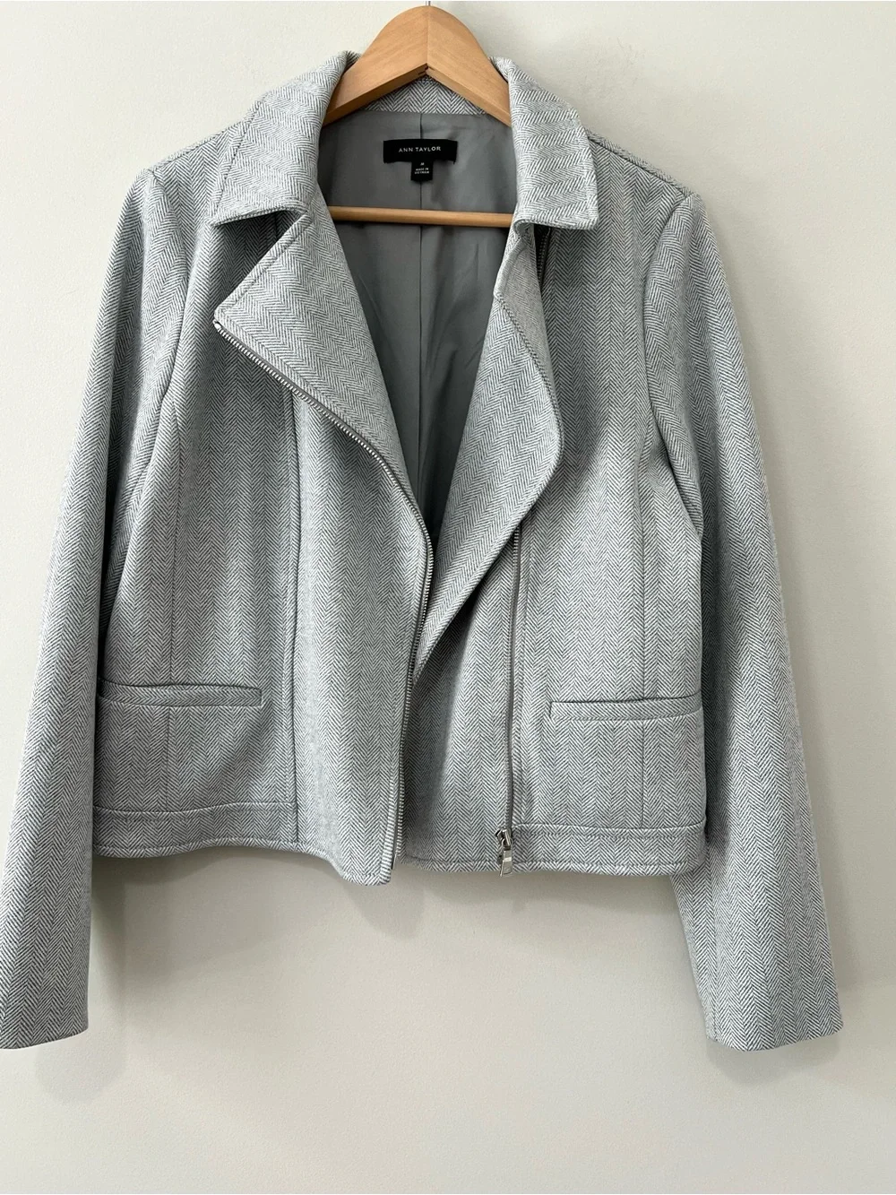 Ann Taylor Grey Herringbone Knit Moto Jacket Size M Transitional corporate Chic